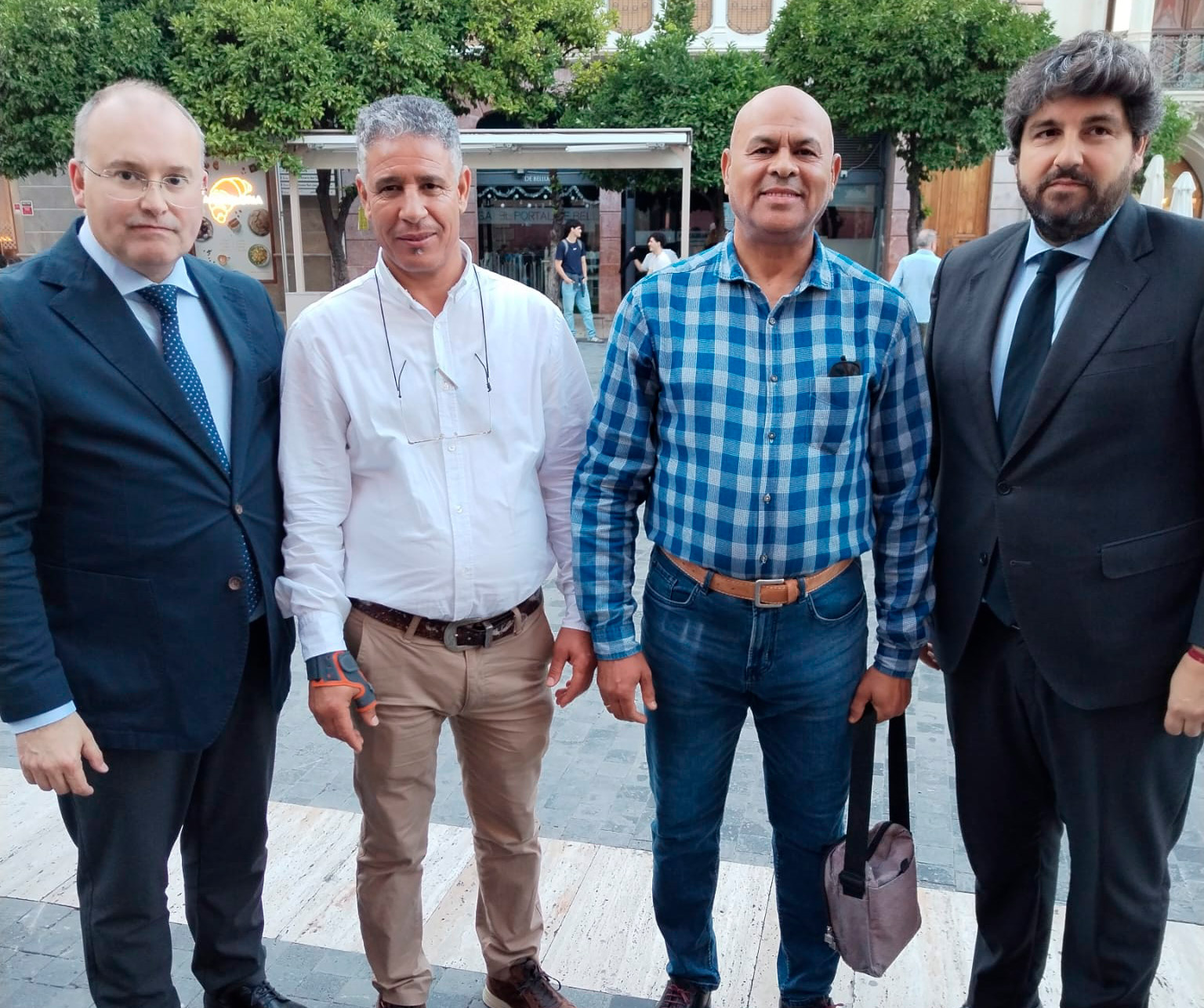Mohammed Bouthiri con López Miras